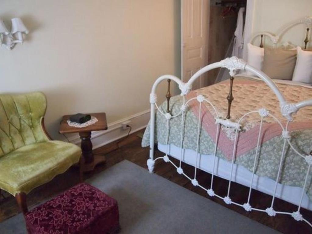 The Maid'S Quarters Bed And Breakfast Pottsville Exterior photo